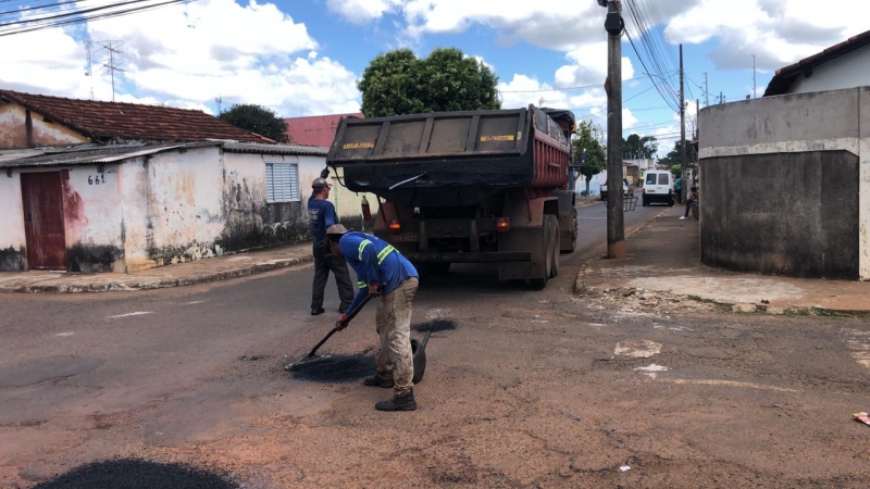 A Prefeitura de Araguari, através da Secretaria de Obras, informa sobre operação tapa-buracos realizada nesta sexta-feira (13).