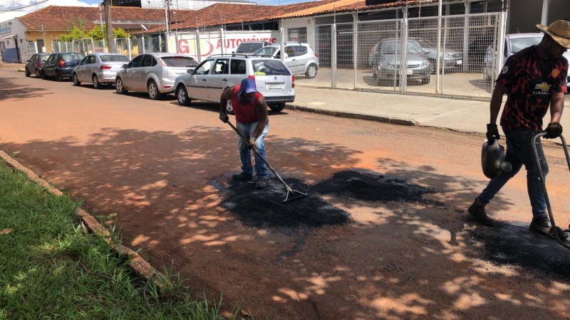 A Prefeitura de Araguari, através da Secretaria de Obras, informa sobre operação tapa-buracos realizada quinta-feira (19)