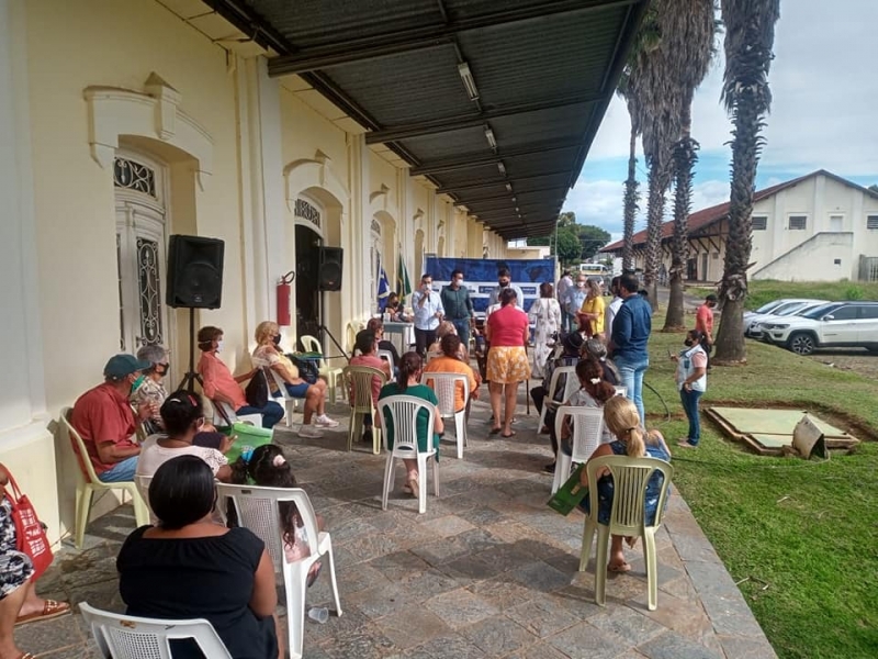 A Secretaria de Planejamento, Habitação e Orçamento realizou na tarde de hoje (8), no Palácio dos Ferroviários, a Assinatura do Termo Administrativo de Concessão de Direito Real para moradores do Conjunto Alvorada.