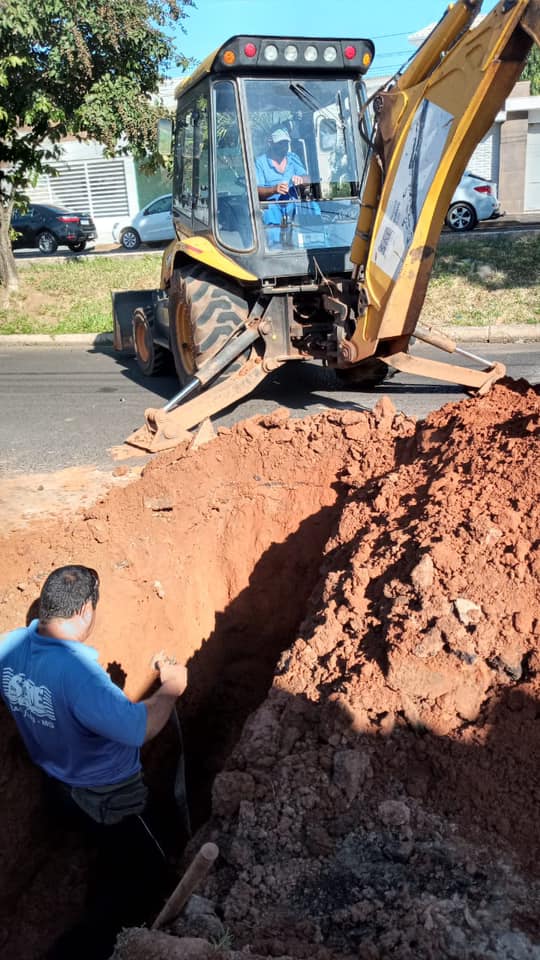 Equipe SAE nas ruas trabalhando muito para atender a popula&ccedil;&atilde;o! Liga&ccedil;&atilde;o de &aacute;gua e esgoto na Av. Batalh&atilde;o Mau&aacute;