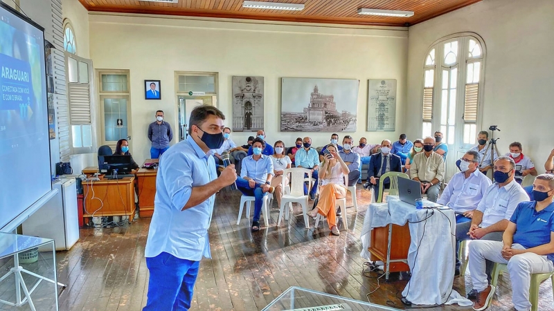 Comemorando os cem dias do governo, a administração do município recebeu no Palácio dos Ferroviários para um café da manhã, o Deputado Estadual Doorgal Andrada, secretários, representantes de entidades de classe, diretores do grupo Sonner e a imprensa.