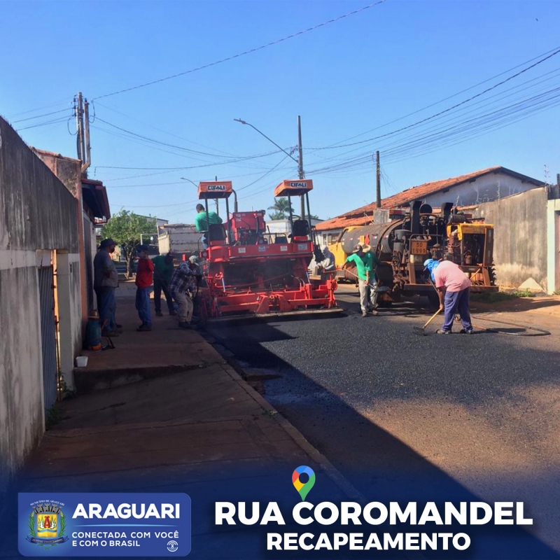 A Prefeitura de Araguari, através da Secretaria de Obras realiza o Recapeamento da Rua Coromandel, Bairro Amorim.