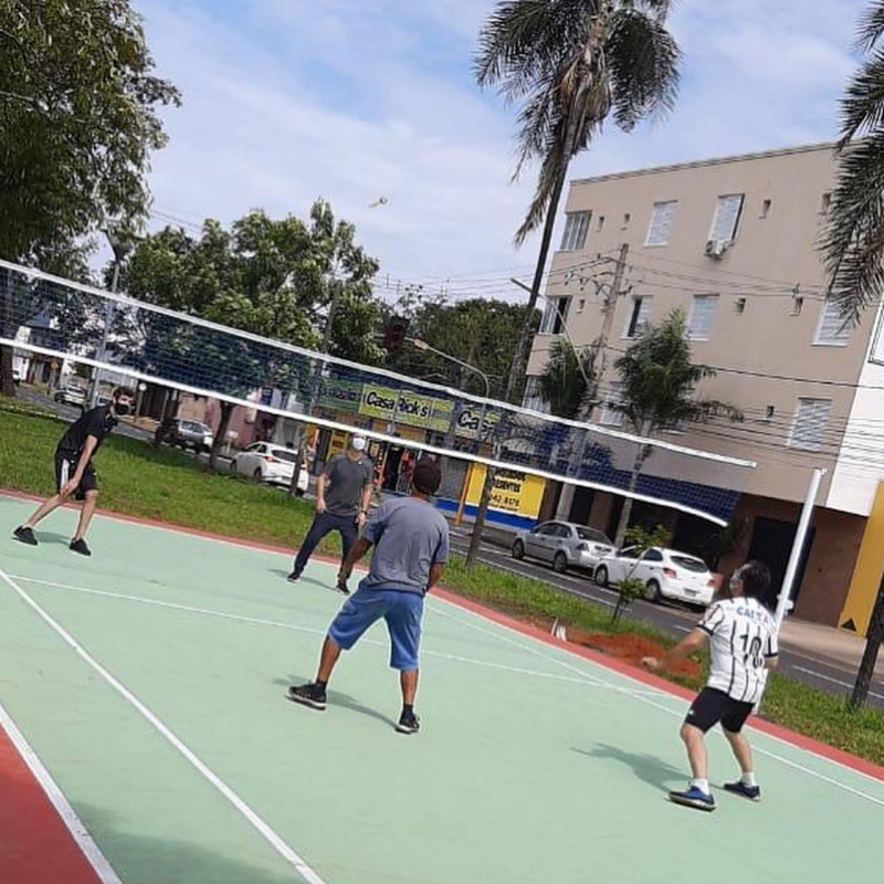 Desde cedo, a QUADRA DE PETECA na Av. Minas Gerais está recebendo os “jogadores”. Um excelente fim de semana a todos! E com total segurança!