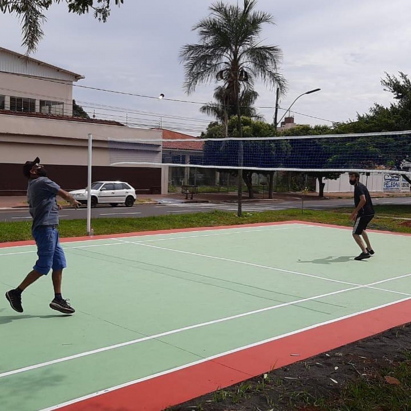 Desde cedo, a QUADRA DE PETECA na Av. Minas Gerais está recebendo os “jogadores”. Um excelente fim de semana a todos! E com total segurança!