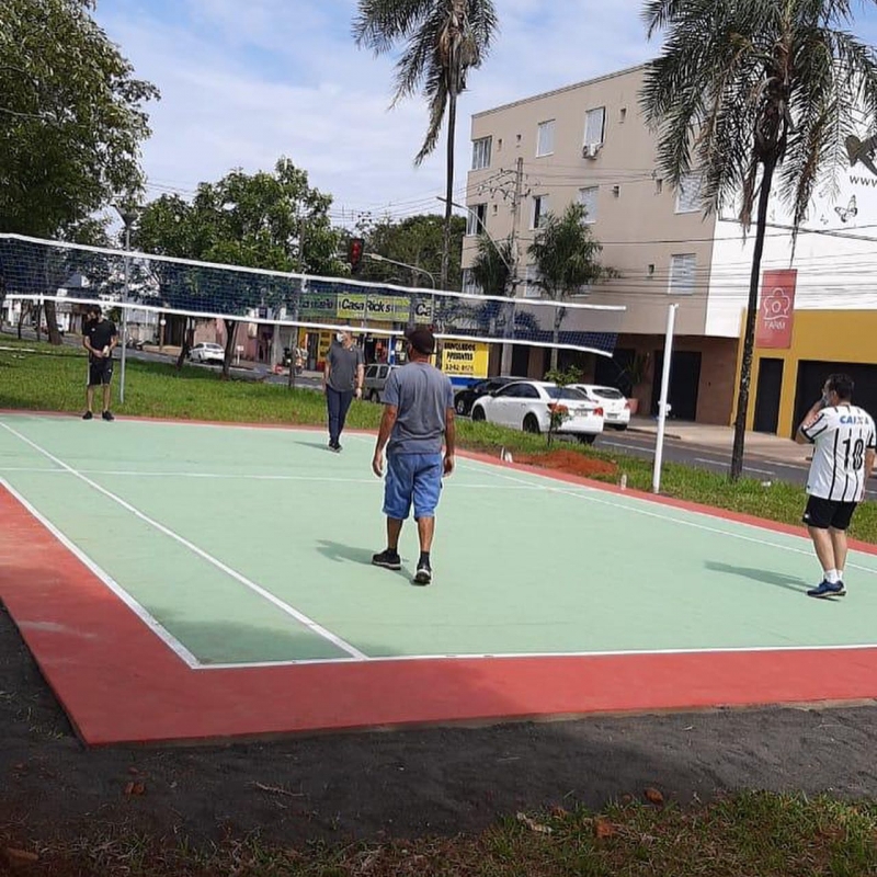 Desde cedo, a QUADRA DE PETECA na Av. Minas Gerais está recebendo os “jogadores”. Um excelente fim de semana a todos! E com total segurança!