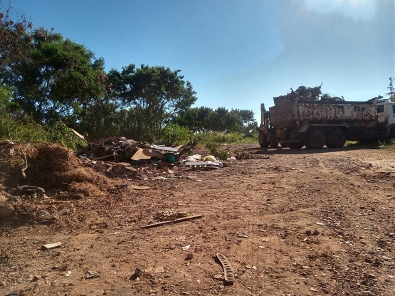 A Secretaria de Serviços Urbanos e Distritais segue o trabalho de limpeza dos canteiros das avenidas, capina e varrição em pontos diferentes da cidade. Nesta segunda-feira (19), os trabalhos foram finalizados na Avenida Minas Gerais, bairro Granville.