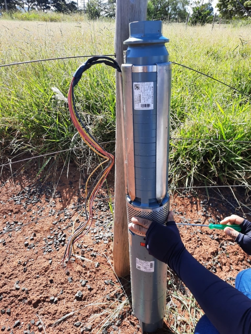 Substituição das bombas submersas do poço 3 do Bairro Jardim Botânico - Abastecimento normalizado.