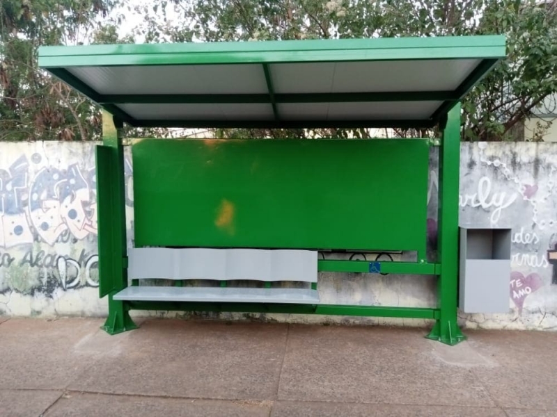 A prefeitura de Araguari através da secretaria de Trânsito, Transporte e Mobilidade Urbana visando melhorar a qualidade de vida do cidadão que depende do transporte coletivo, está instalando novos abrigos em pontos de espera dos ônibus.