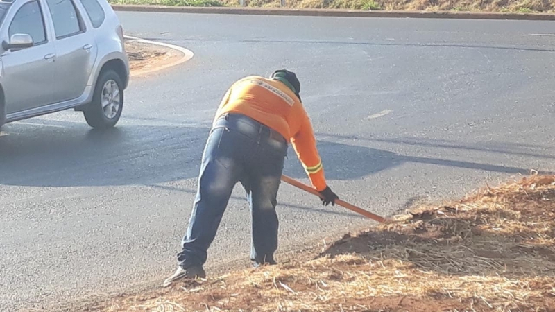 A secretária de Serviços Urbanos e Distritais informa sobre o retorno dos serviços de limpeza no município.