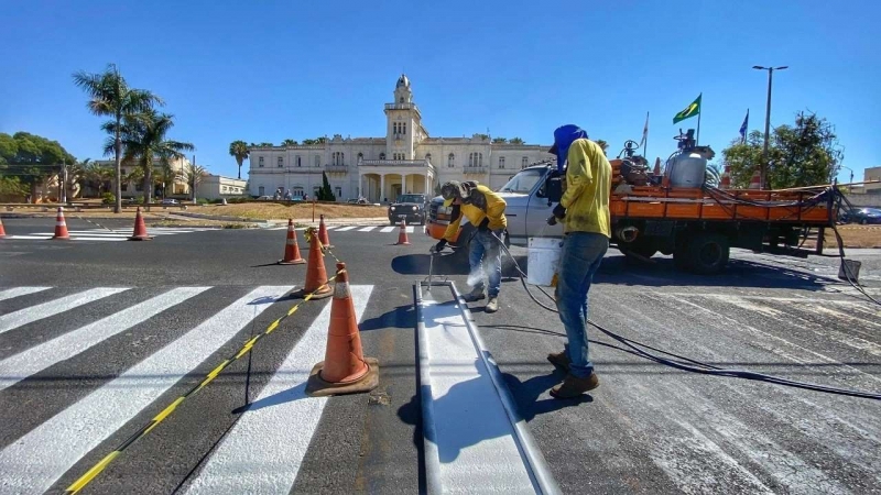 A revitalização da sinalização de solo segue sendo uma das prioridades da secretaria de Trânsito, Transporte e Mobilidade Urbana – SETTRANS em Araguari.