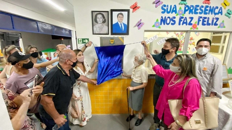 Cumprindo a agenda de ações alusivas ao aniversário de 133 anos de emancipação política de Araguari, a prefeitura através da secretaria de Educação, inaugurou na noite de terça-feira (24), o Centro Municipal de Educação Infantil no Bairro Alvorada, que levará o nome de Matilde Debs Diniz.