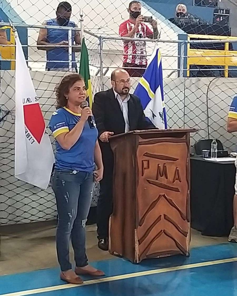Fazendo parte das comemorações ao aniversário de 133 anos de emancipação política de Araguari, a Secretaria de Esportes e da Juventude realiza neste final de semana, o 1º Campeonato Indor de Vôlei Feminino.