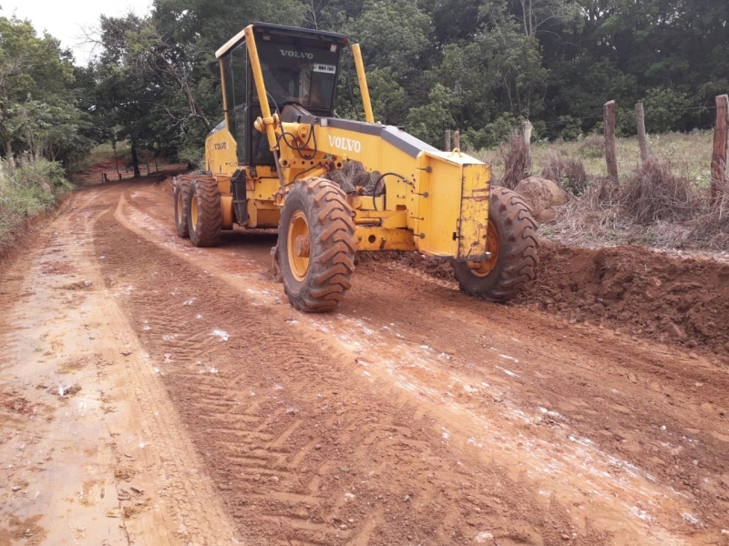 A Secretaria de Obras iniciou os trabalhos de recuperação de estradas na região da Jacuba. Os trabalhos seguem com patrolamento e cascalhamento em pontos necessários.