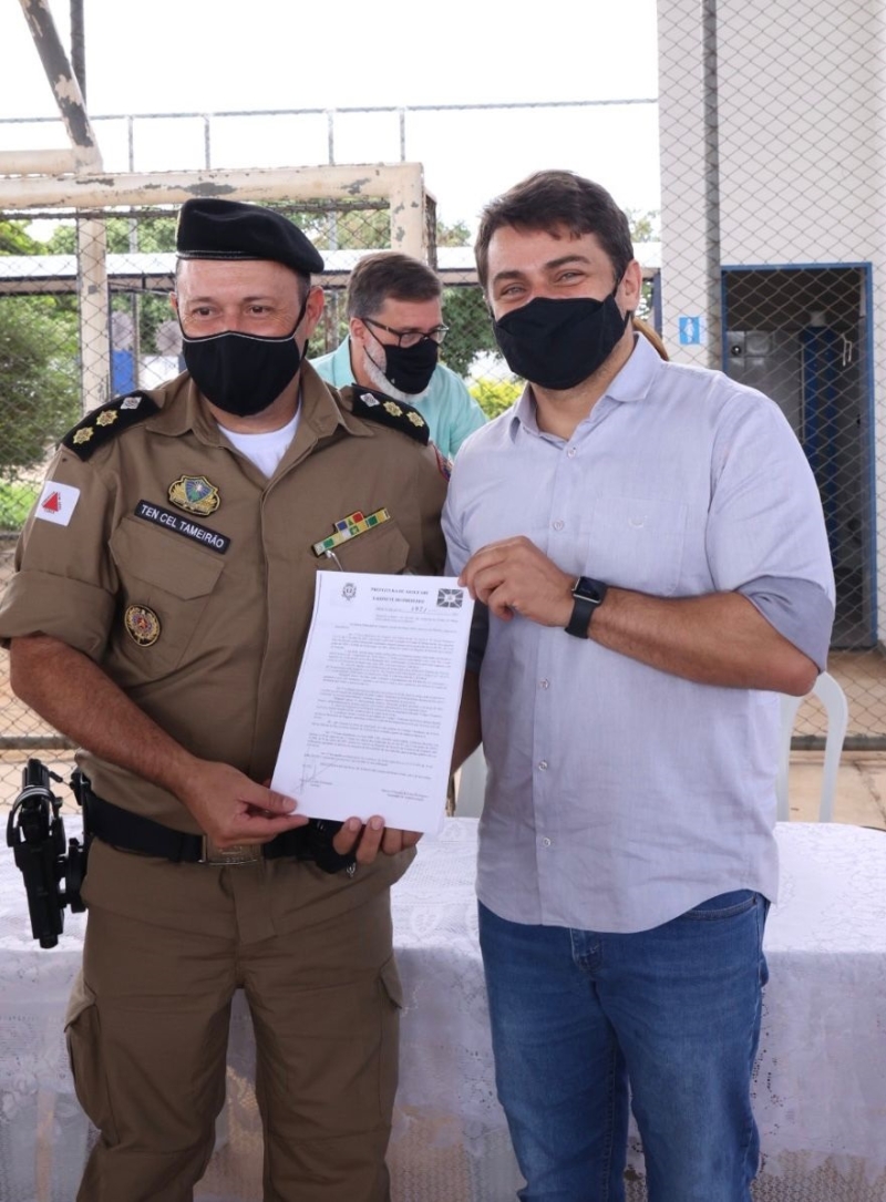 O prefeito Renato Carvalho participou na manhã desta quinta-feira (2), do evento de sanção  de doações de imóveis para ampliação do Colégio Tiradentes Rainha da Paz da Polícia Militar.