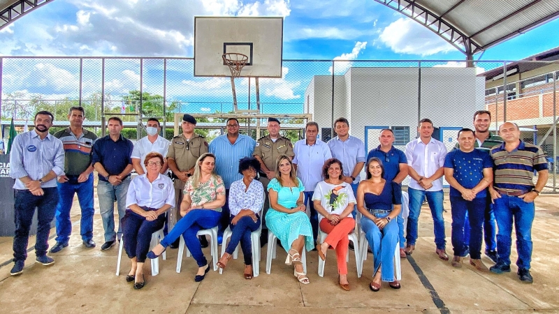 O prefeito Renato Carvalho participou na manhã desta quinta-feira (2), do evento de sanção  de doações de imóveis para ampliação do Colégio Tiradentes Rainha da Paz da Polícia Militar.