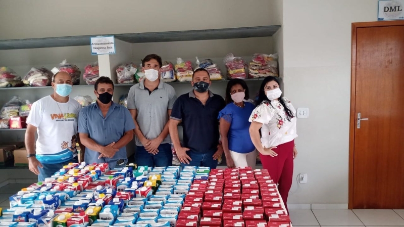 Na tarde desta segunda-feira (13), a secretaria de Políticas Sobre Drogas repassou ao Banco de Alimentos de Araguari, 300 litros de leite, que foram arrecadados durante as inscrições da “Maratoninha Viva Livre”, realizada no último dia 4 em Araguari.