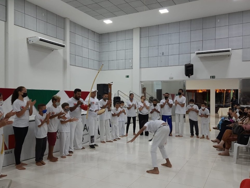 A prefeitura de Araguari por meio da secretaria de Educação em conjunto com o departamento Pedagógico, promoveu na noite de terça-feira (14), um Seminário para a certificação dos educadores que concluíram a Formação Continuada para professores da Rede Municipal de Ensino – “BNCC em ação - Currículo Ativo”.