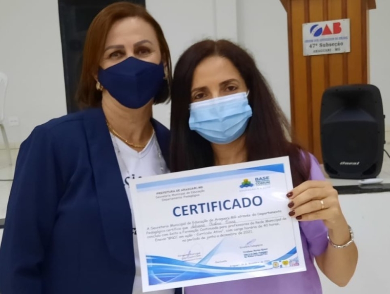 A prefeitura de Araguari por meio da secretaria de Educação em conjunto com o departamento Pedagógico, promoveu na noite de terça-feira (14), um Seminário para a certificação dos educadores que concluíram a Formação Continuada para professores da Rede Municipal de Ensino – “BNCC em ação - Currículo Ativo”.