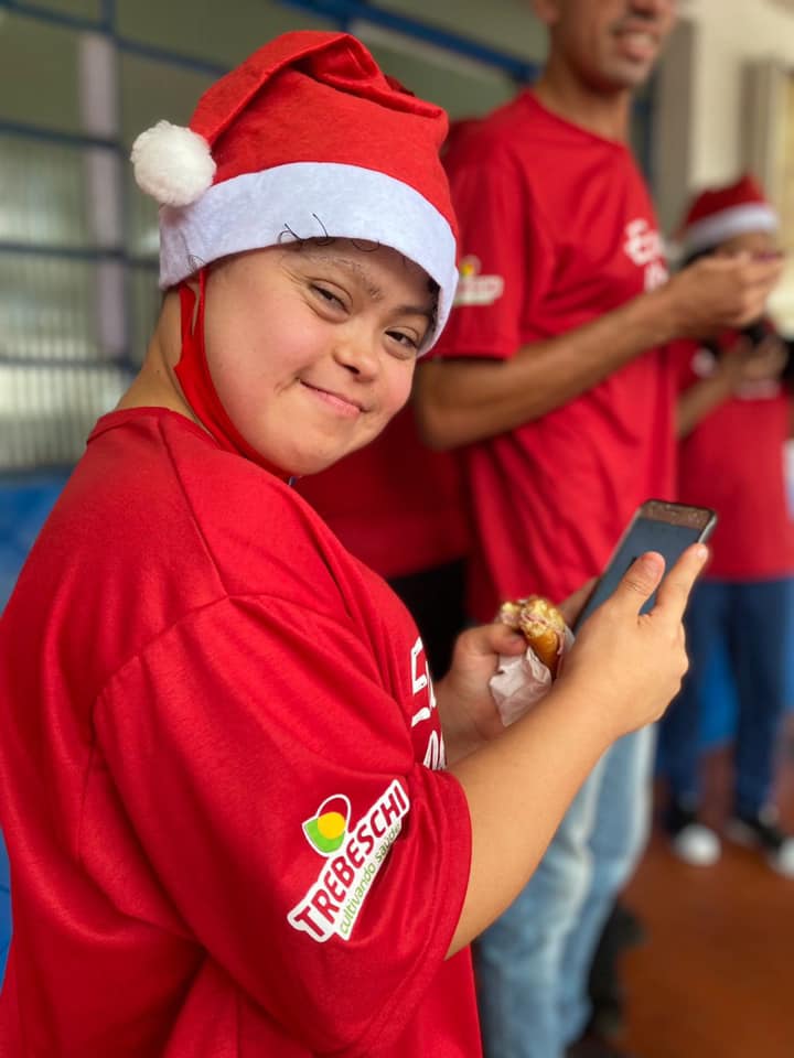 Para que a mensagem redentora do Natal possa tocar todos os corações, a vereadora Eunice Mendes em parceria com a secretaria de Educação e APAE, organizaram uma “Cantata de Natal”.