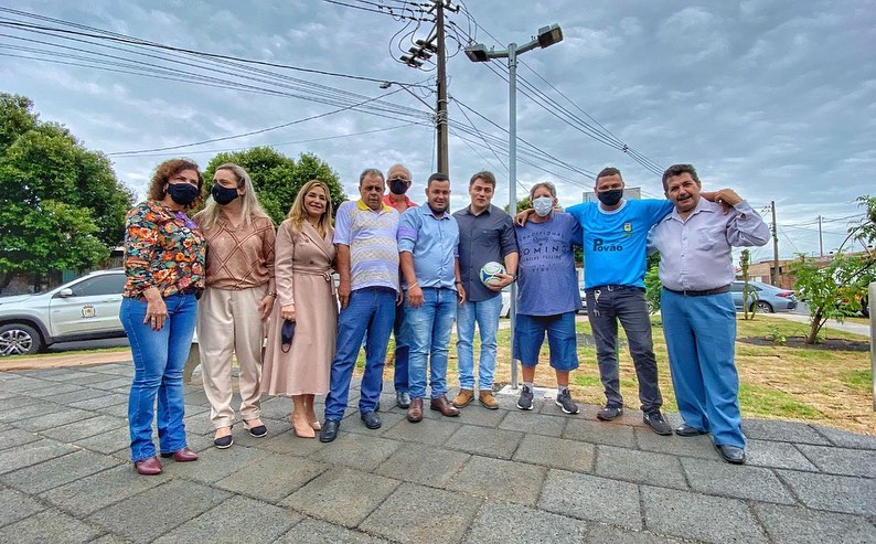 A prefeitura de Araguari através da secretaria de Desenvolvimento Econômico em parceria com a empresa VLI inaugurou na manhã desta quinta-feira (16), a Praça Maria Abadia Lopes Virgínio, no residencial Canaã, bairro Novo Horizonte.