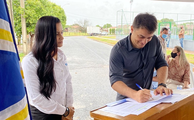 A prefeitura de Araguari através da secretaria de Desenvolvimento Econômico em parceria com a empresa VLI inaugurou na manhã desta quinta-feira (16), a Praça Maria Abadia Lopes Virgínio, no residencial Canaã, bairro Novo Horizonte.