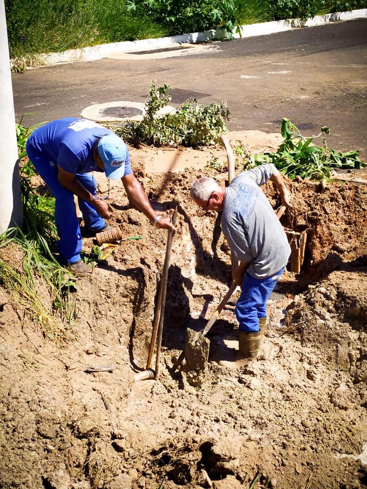 A SAE (Superintendência de Água e Esgoto) de Araguari vem a público informar que está com equipes trabalhando por toda cidade para solucionar os problemas de vazamentos de água.