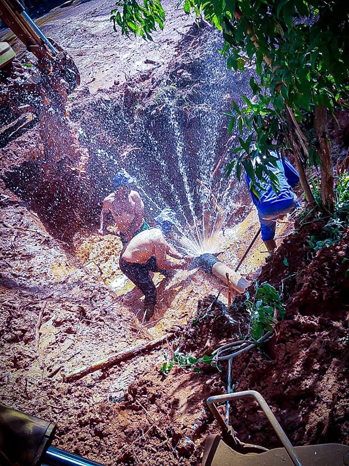 A SAE (Superintendência de Água e Esgoto) de Araguari vem a público informar que está com equipes trabalhando por toda cidade para solucionar os problemas de vazamentos de água.