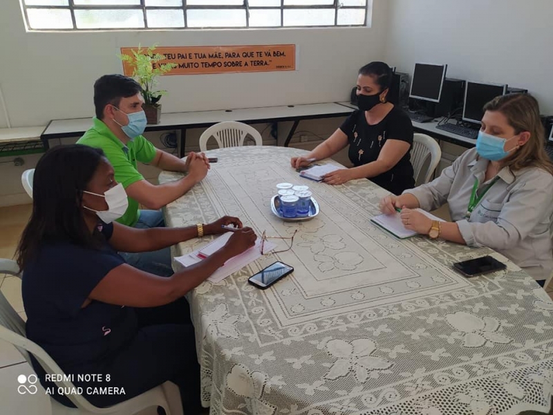 A Secretaria Municipal de Políticas Sobre Drogas recebeu para uma reunião, na tarde de quinta-feira (18), Marco Túlio Nascimento, Presidente do COMPIR – Conselho de Promoção da Igualdade Racial de Araguari, e as senhoras Onésia Machado e Marta Regina, que são membros do conselho.