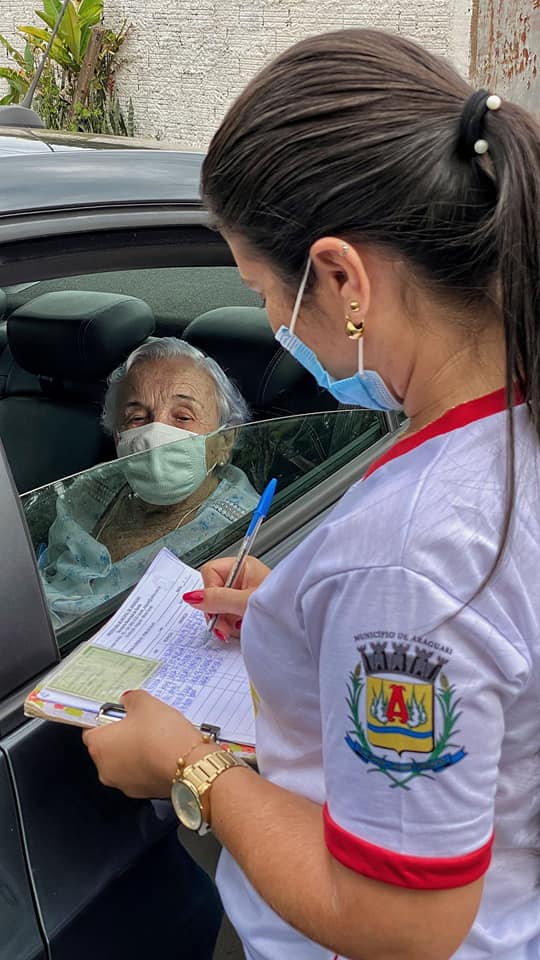 A secretaria de saúde realiza nesta quinta-feira (25), e sexta-feira (26), a aplicação da segunda dose da vacina contra a Covid-19, em idosos que receberam a primeira dose nos dias 11 e 12 de fevereiro. O processo de imunização ocorre respeitando o intervalo de 15 dias como é preconizado pelos órgãos de saúde.