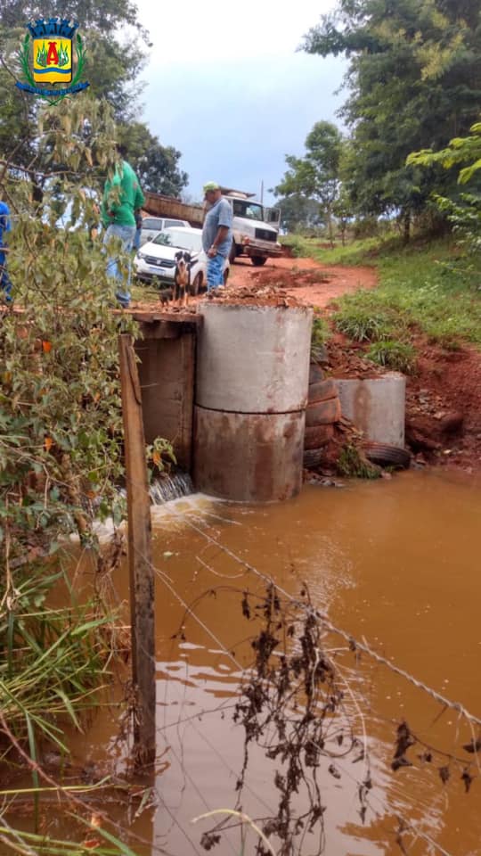 A Secretaria Municipal de Obras, da Prefeitura de Araguari iniciou os trabalhos da nova gestão com serviços voltados para a zona rural do município. Desde o dia 05 de janeiro, equipes trabalham em cinco pontos diferentes.