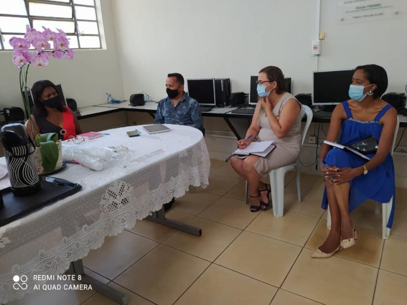Na manh&atilde; dessa quinta-feira, 28 de janeiro, reuniram-se na Secretaria de Pol&iacute;ticas Sobre Drogas a Secret&aacute;ria da pasta, Waldeni Maria de Assis, o subsecret&aacute;rio, Luiz Ant&ocirc;nio Mota J&uacute;nior, o Secret&aacute;rio de Trabalho e A&ccedil;&atilde;o Social, Paulo Ap&oacute;stolo da Silva e funcion&aacute;rios t&eacute;cnicos das respectivas secretarias.