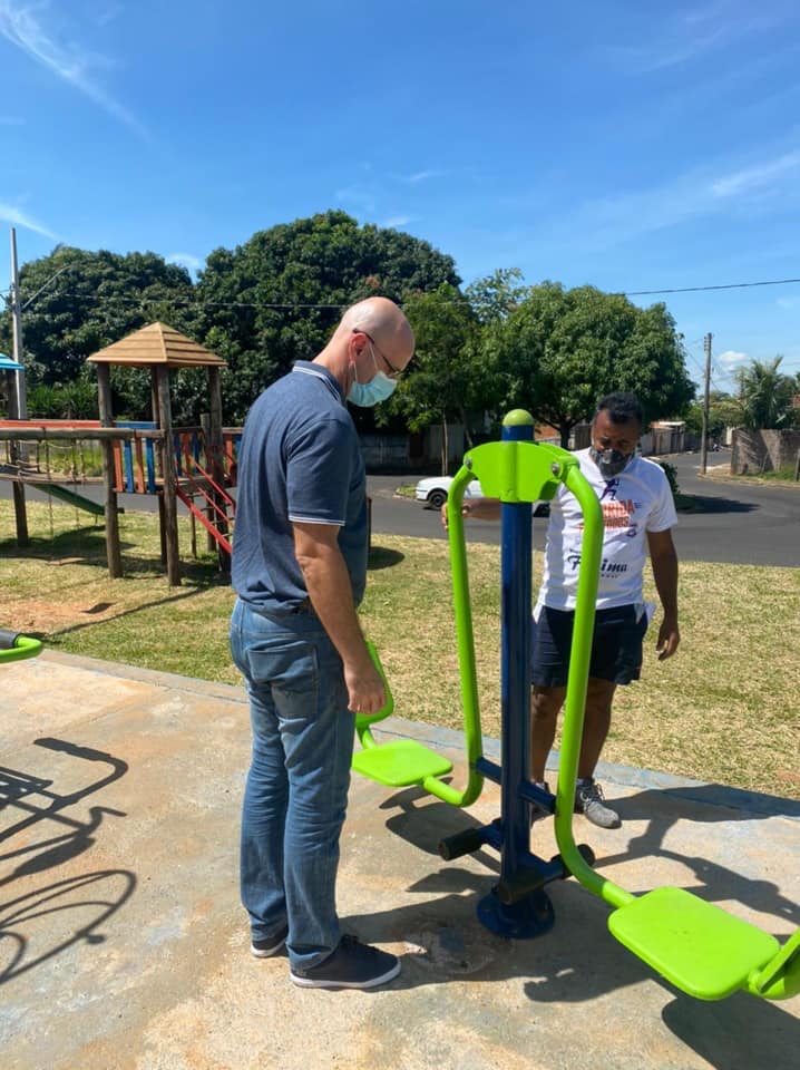 A Secretaria de Esportes e Juventude promoveu nesta semana, a poda no gramado do CESAC III – José dos Santos Lima, no Bairro Gutierrez. Na oportunidade foi feita a limpeza externa da praça esportiva, com apoio da Secretaria de Serviços Urbanos e Distritais.