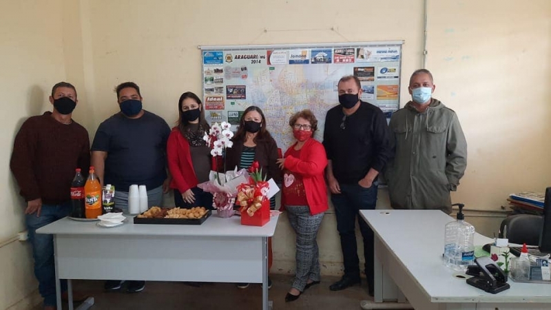 A Secretaria de Desenvolvimento Econômico e Turismo prestou na quarta-feira(30), uma homenagem especial a servidora Antônia das Graças de Jesus que, após muitos anos de trabalho vai curtir a merecida aposentadoria.