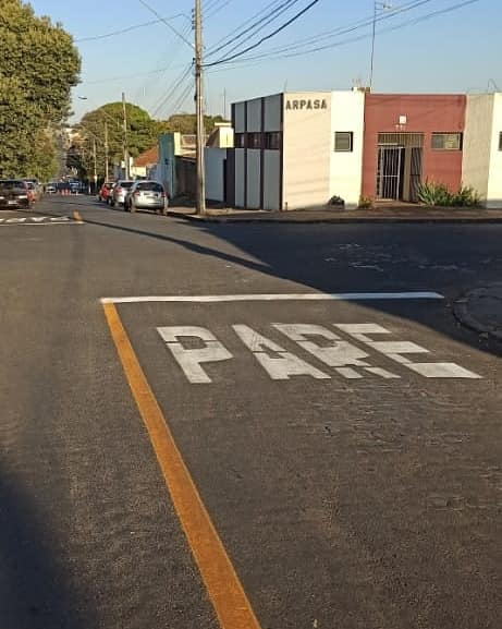 A Secretaria de Trânsito, Transporte e Mobilidade Urbana – SETTRANS continua trabalhando na pintura da sinalização de solo nas vias do município. Os trabalhos desta semana ocorreram nas vias que fazem confluência com a rua Olegário Maciel, região central da cidade.