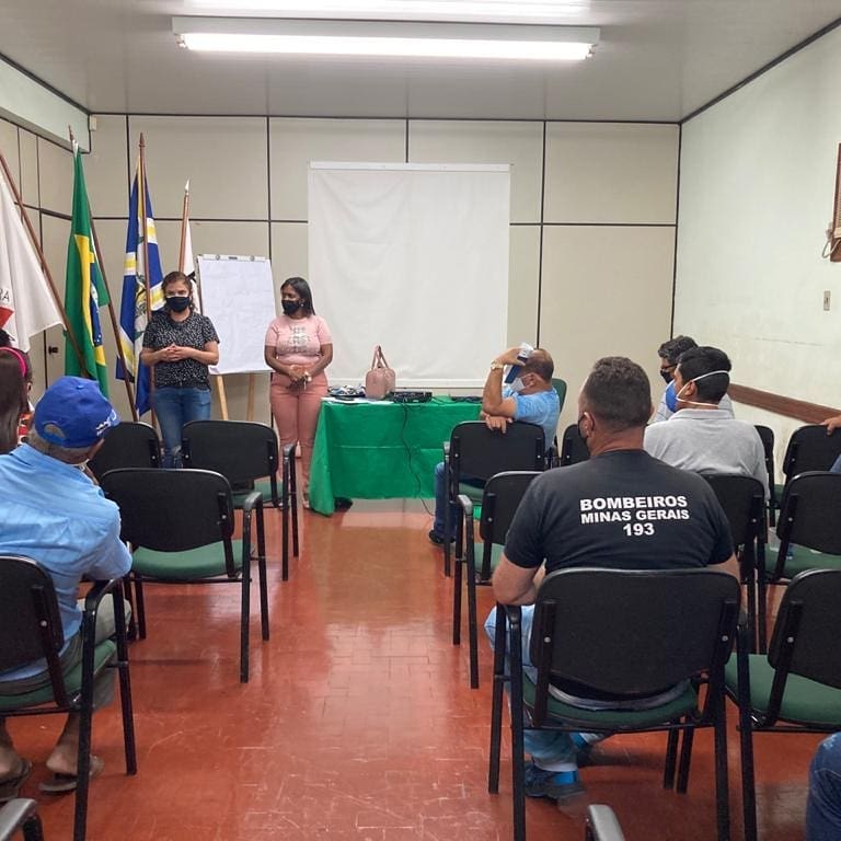 A Prefeitura de Araguari, através da Secretaria de Políticas Sobre Drogas e Secretaria de agricultura, promoveu nesta quinta-feira (10), um encontro com os presidentes de Associações de Bairros de Araguari.