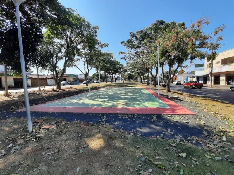 O sucesso alcançado com a primeira quadra de peteca localizada na Avenida Minas Gerais, fez com que a atual administração, através da Secretaria de Esportes e Juventude promovessem a construção da segunda quadra Na Avenida Mato Grosso, Bairro Miranda.