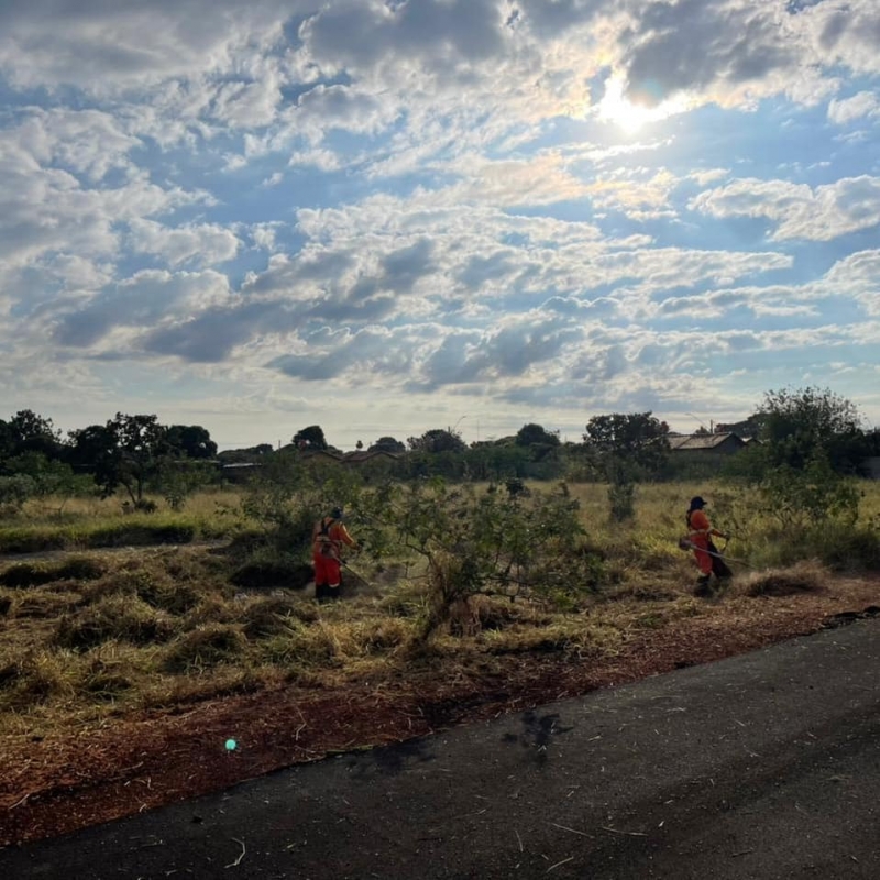 A Secretaria de Esportes e Juventude, com apoio da Secretaria de Serviços Urbanos e Distritais efetuou na manhã desta segunda-feira (14), a limpeza de toda área do Centro Integrado ao Esporte – CIE localizado no Bairro São Sebastião.