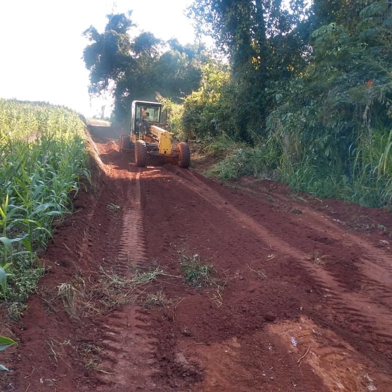 As estradas rurais do município continuam sendo recuperadas com ações diárias por parte da Secretaria de Obras. Três regiões estão sendo atendidas nesta semana, Santa Maria, Patrona e Bocaininha.