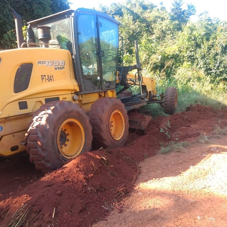 As estradas rurais do município continuam sendo recuperadas com ações diárias por parte da Secretaria de Obras. Três regiões estão sendo atendidas nesta semana, Santa Maria, Patrona e Bocaininha.