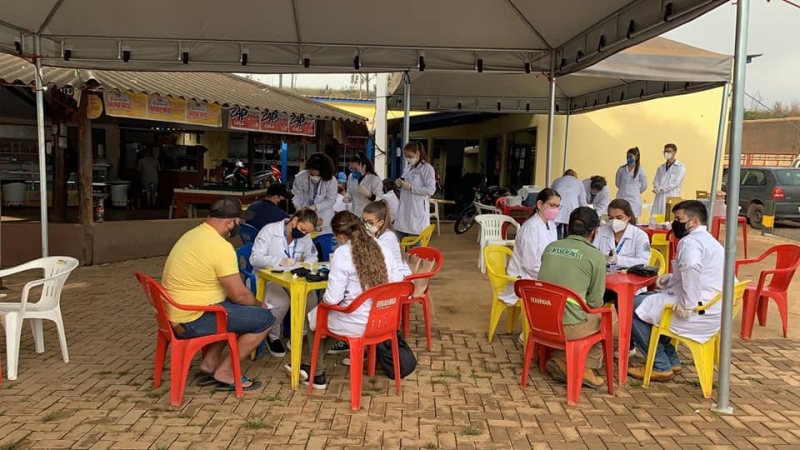 Os alunos do quarto período do Curso de Medicina da Área de Atenção à Saúde Individual e Coletiva do Centro Universitário IMEPAC, em parceria com a Secretaria Municipal de Saúde realizaram neste mês de junho uma ação social no Pátio dos Caminhoneiros com enfoque na saúde homem.