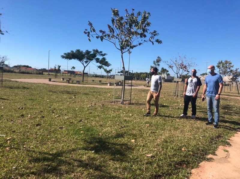 O Sec. de esportes Murilo Franco, o sub secretário Marcos Neuber e o Sec. de planejamento Wesley Lucas se reuniram com a equipe técnica do Planejamento para definir ações e estratégias para estimular ainda mais a prática esportiva na cidade em locais que sejam próximos da comunidade.