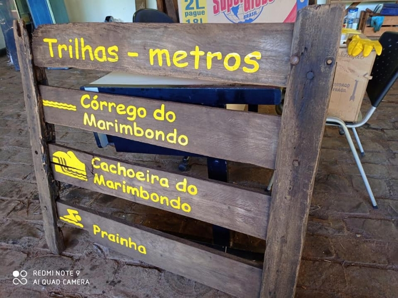 A Secretária de Desenvolvimento Econômico e Turismo, Karla Fernandes e o Presidente da Fundação Araguarina de Educação e Cultura Diogo Machado fizeram nesta quinta-feira (6), uma visita aos representantes do Instituto Estadual de Florestas – IEF.   O objetivo do encontro foi estabelecer ações no Parque do Pau Furado para que possam melhorar o acesso das pessoas. E para isso é necessário à recuperação das estradas vicinais que ligam ao local.   Karla Fernandes citou a importância do município em realizar essas melhorias para incentivar ainda mais a visitação no local. “Não somente a visitação, mas, realizando as melhorias é uma forma de estarmos contribuindo com as comunidades que residem ao entorno do parque e facilitando o deslocamento dos usuários das vias que ligam aquela região”, destacou.