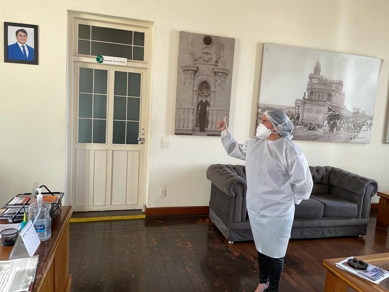 Após 1 ano e 5 meses sem ver a mãe, o encontro foi de surpresa no Palácio dos ferroviários. Denise Abranches, de 47 anos, viveu mais um momento de grande emoção. Denise trabalha como coordenadora do serviço de odontologia do Hospital São Paulo. A araguarina ficou conhecida por ser a primeira brasileira a participar dos testes da vacina Astrazeneca.