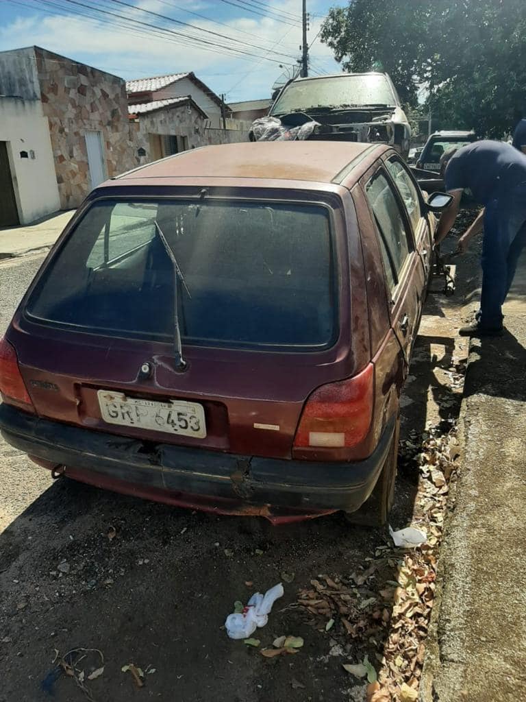 Criada em 18 de dezembro de 2017, a Lei 5976 que dispõe sobre a remoção de veículos abandonados nas vias públicas do município de Araguari está sendo cumprida pela Secretaria de Trânsito Transporte e Mobilidade Urbana.