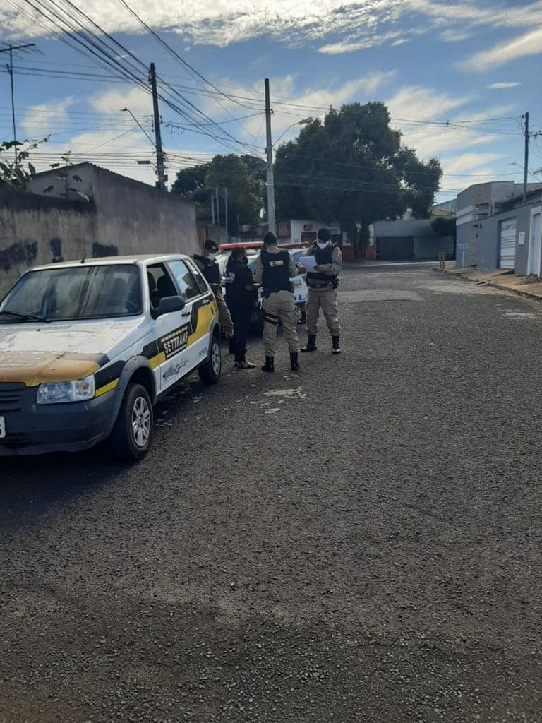 Criada em 18 de dezembro de 2017, a Lei 5976 que dispõe sobre a remoção de veículos abandonados nas vias públicas do município de Araguari está sendo cumprida pela Secretaria de Trânsito Transporte e Mobilidade Urbana.