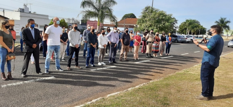 Por meio de solenidade oficial, a Secretaria Municipal de Trabalho e Ação Social lançou nesta segunda-feira (17), a Campanha Maio Laranja, que tem como objetivo sensibilizar, informar, mobilizar e convidar toda a sociedade a participar da luta em defesa dos direitos de crianças e adolescentes.