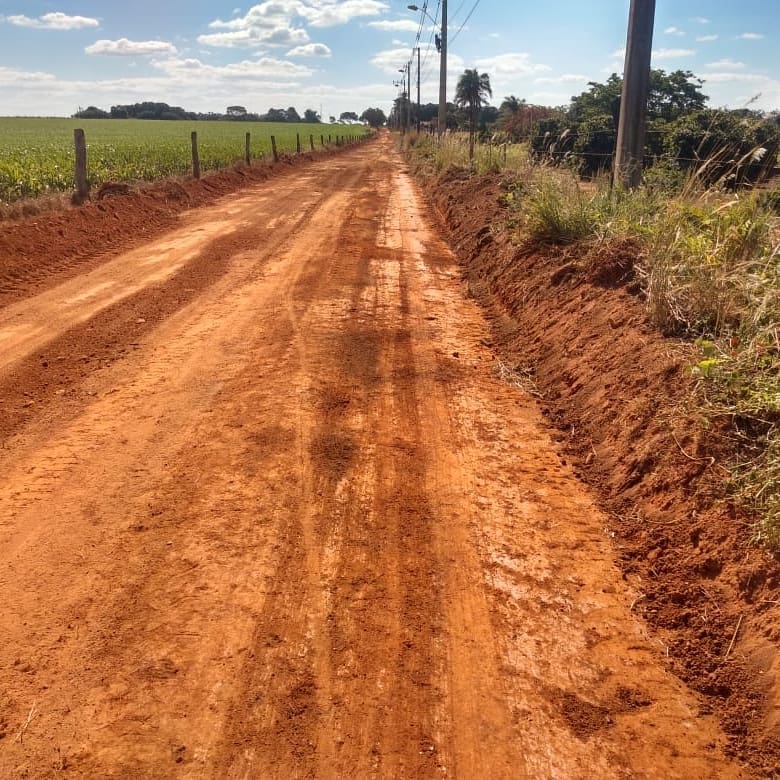 Os trabalhos relativos à preservação e manutenção das estradas rurais dentro do município seguem sendo executados pela Secretaria Municipal de Obras. Nesta semana são seis regiões diferentes que recebem o benefício ao mesmo tempo.