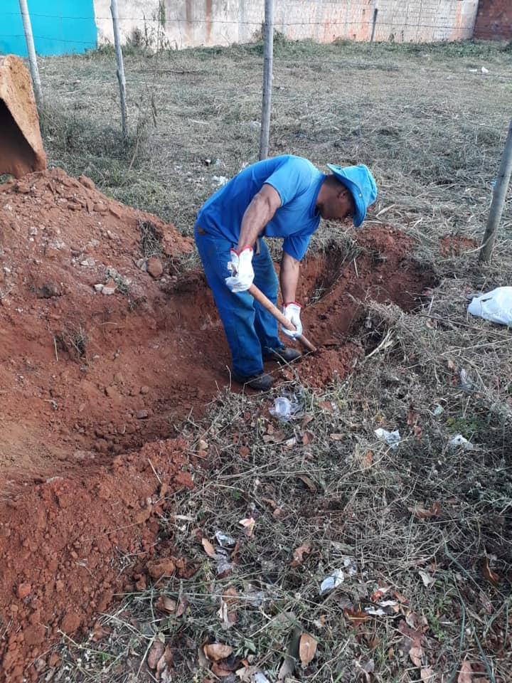 Equipe SAE nas ruas! Nessa manhã fazendo ligação de água e esgoto na Av. Miguel Assad Debs