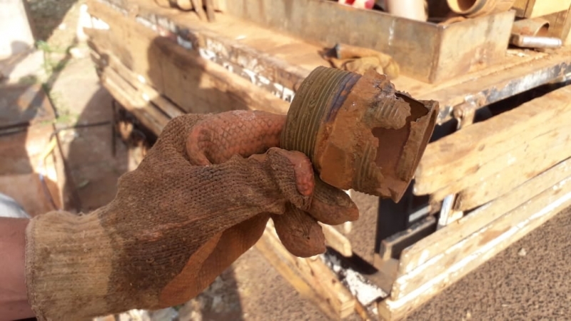 A SAE informa que durante a troca da bomba de água no Bairro Paraíso, foi constatado a necessidade da troca de dois canos com duas luvas por estarem corroídas. Segue foto da peça em questão, para vcs verem o estado que se encontram.   O abastecimento está sendo normalizado ao longo do dia. A água está subindo e enchendo as caixas, mas como a demanda de consumo é alta, leva um tempo. Mas está normalizado.