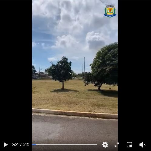 O secretário pontuou que a aquisição do serviço de tapa buraco via processo licitatório irá começar a operar na semana vem com a empresa vencedora do certame. Esse serviço executado com os recursos humanos da prefeitura são para atender alguns pontos críticos que se apresentaram no pavimento e trazem risco a população. A massa asfáltica utilizada é a usinada a quente, porém com aditivo para a aplicação a frio, inclusive a norma dispensa o uso do banho de ligação nesse caso.